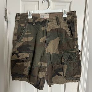 Men’s American Eagle camo cargo shorts, waist size 34